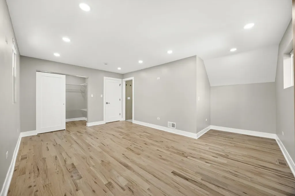 8645 South Bennett Avenue Chicago IL 60617