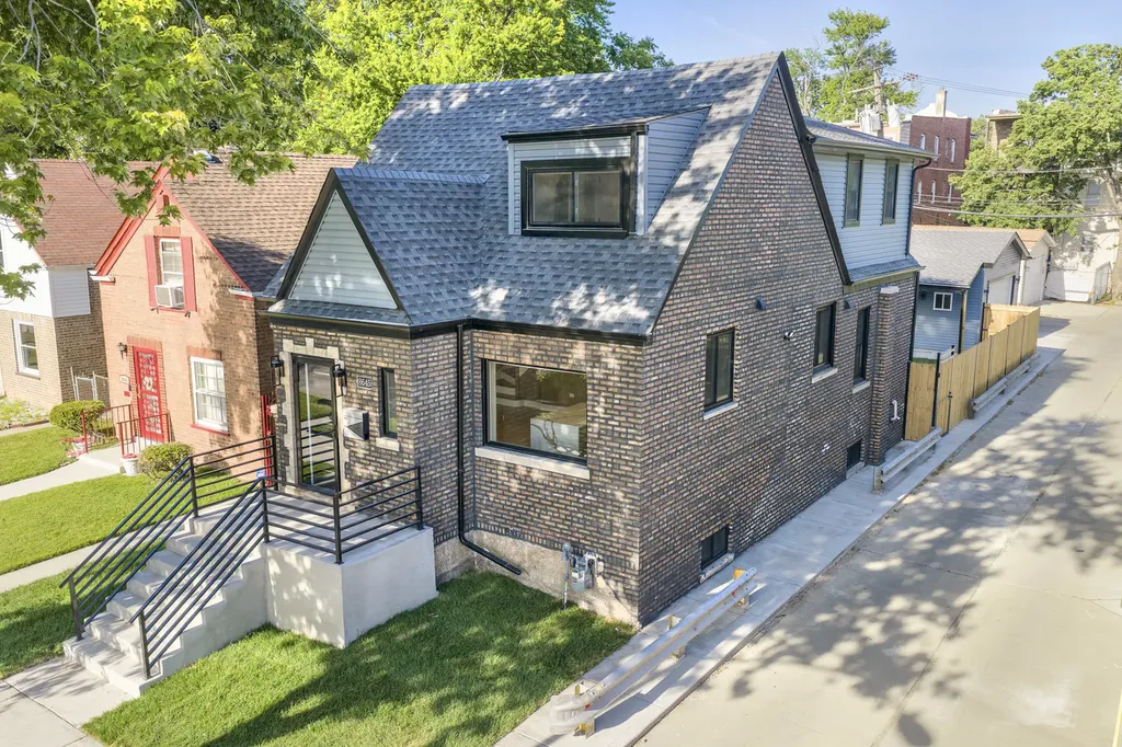 8645 South Bennett Avenue Chicago IL 60617