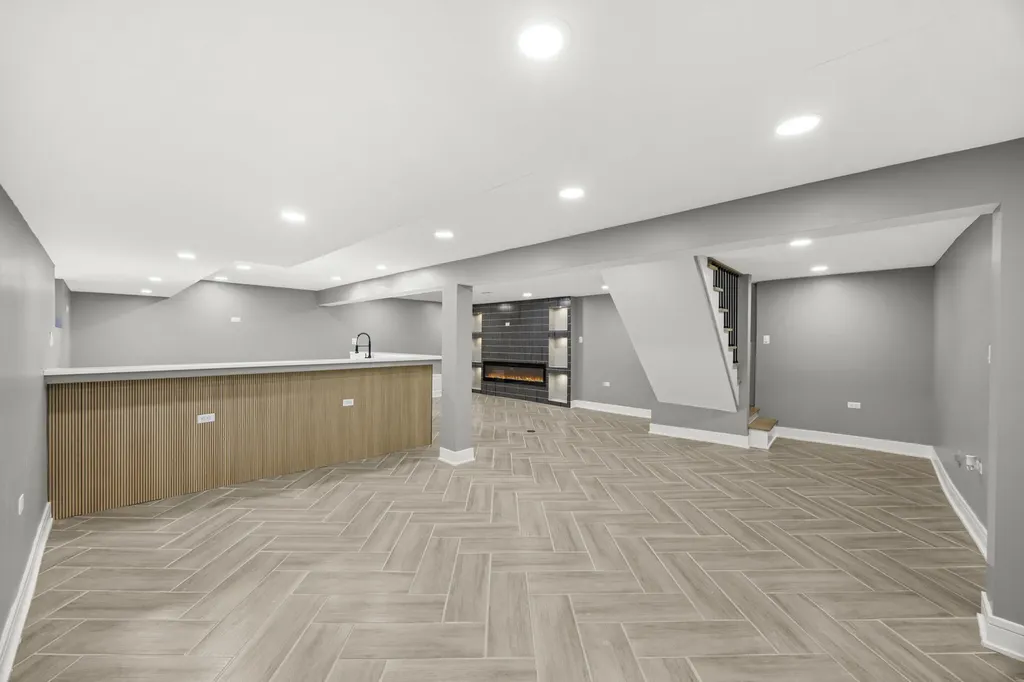 8645 South Bennett Avenue Chicago IL 60617