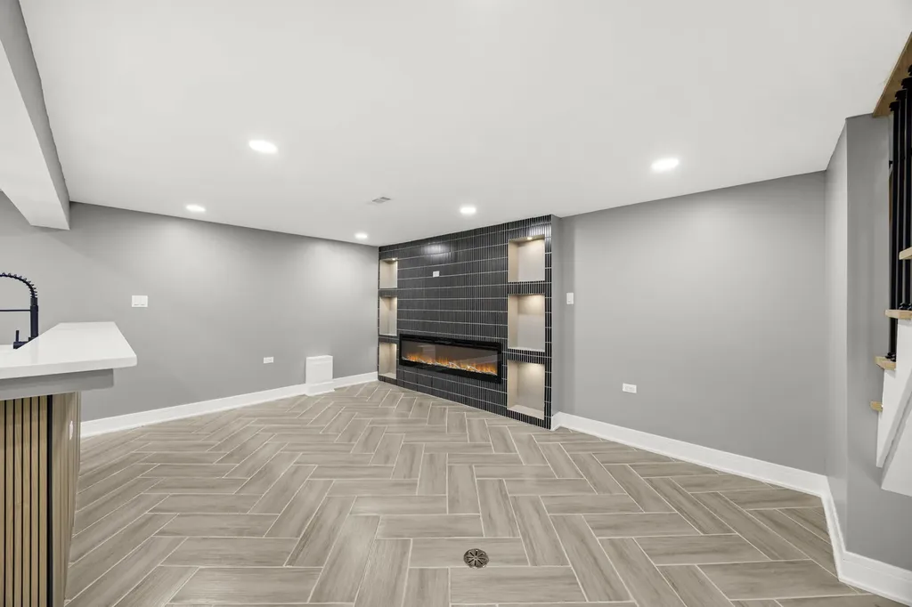 8645 South Bennett Avenue Chicago IL 60617