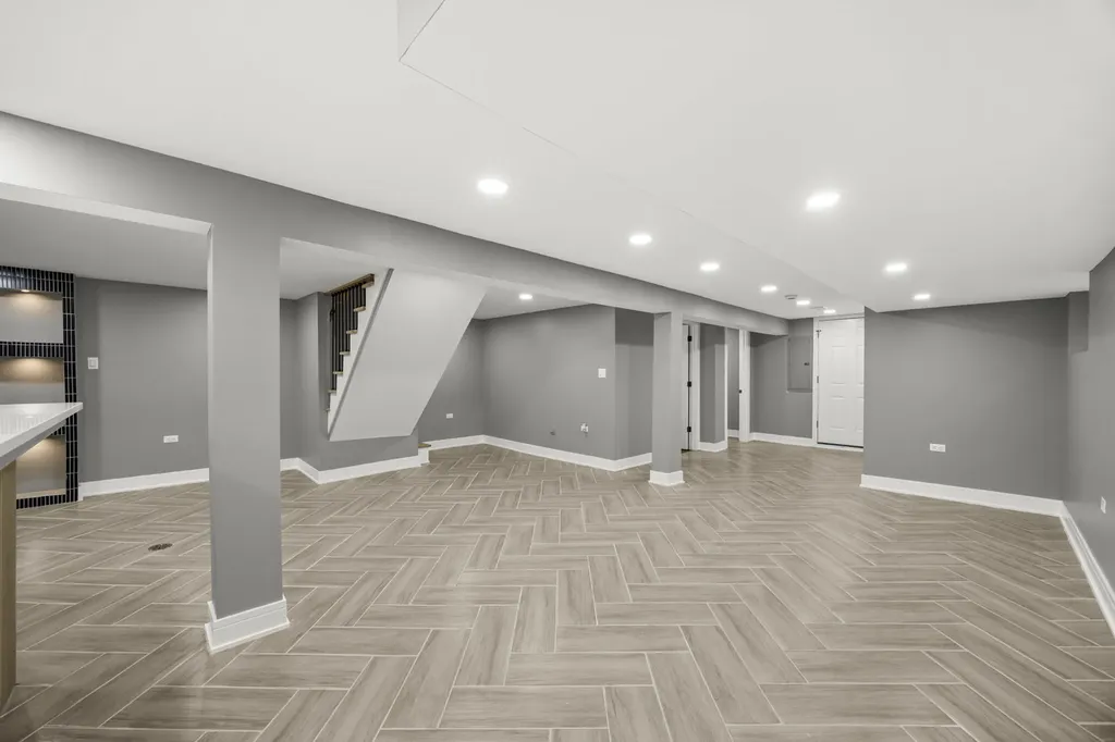 8645 South Bennett Avenue Chicago IL 60617