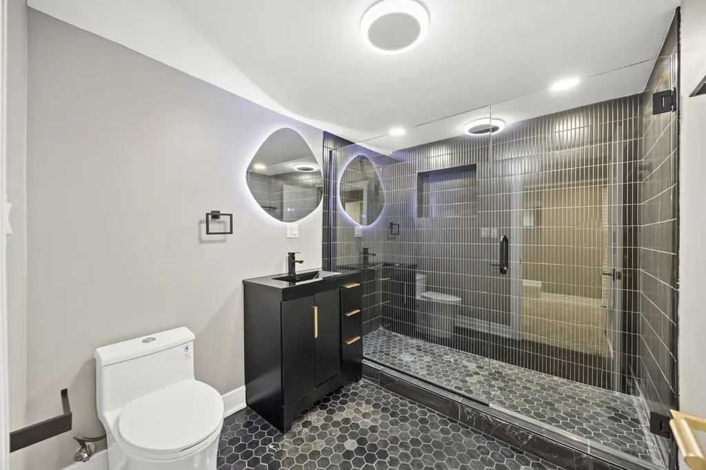 8645 South Bennett Avenue Chicago IL 60617