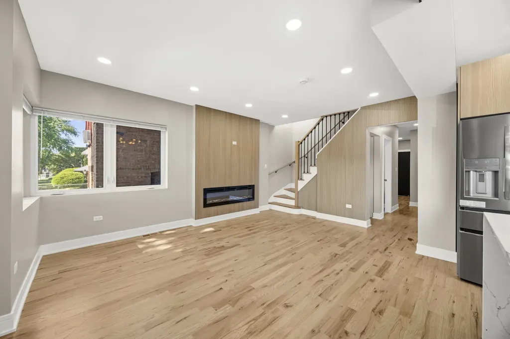 8645 South Bennett Avenue Chicago IL 60617