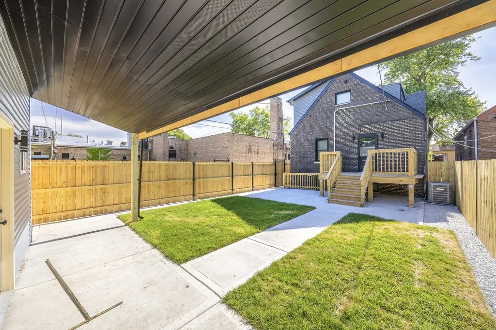 8645 South Bennett Avenue Chicago IL 60617