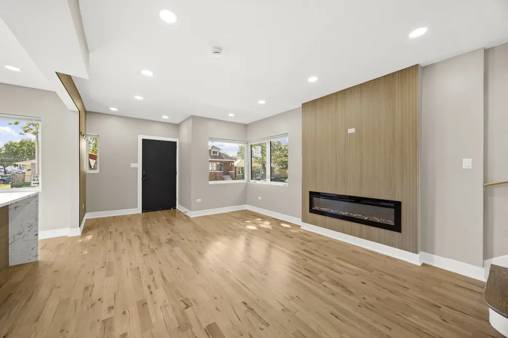 8645 South Bennett Avenue Chicago IL 60617