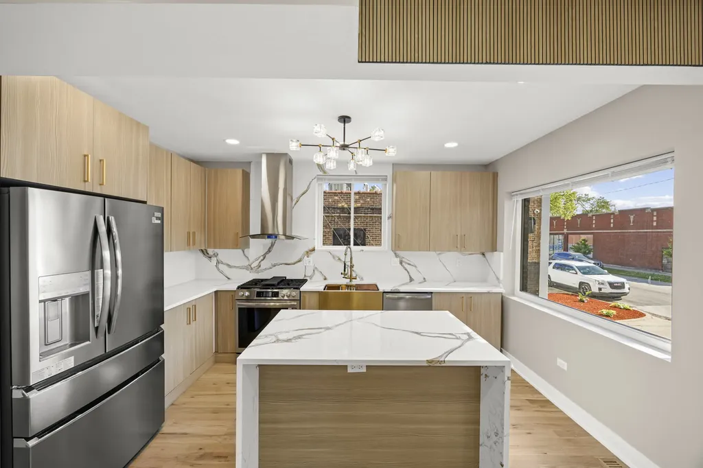 8645 South Bennett Avenue Chicago IL 60617