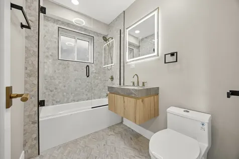 8645 South Bennett Avenue Chicago IL 60617