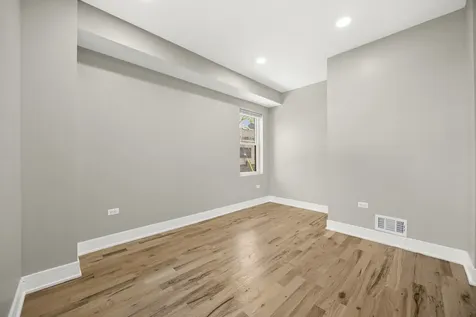 8645 South Bennett Avenue Chicago IL 60617