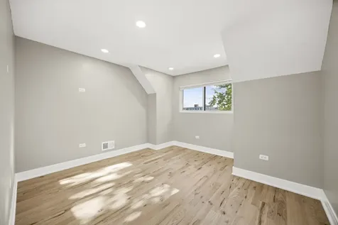 8645 South Bennett Avenue Chicago IL 60617
