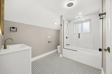 8645 South Bennett Avenue Chicago IL 60617