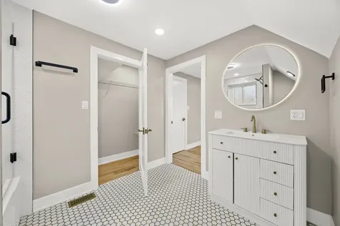8645 South Bennett Avenue Chicago IL 60617