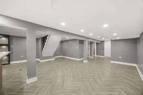 8645 South Bennett Avenue Chicago IL 60617