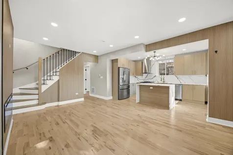 8645 South Bennett Avenue Chicago IL 60617