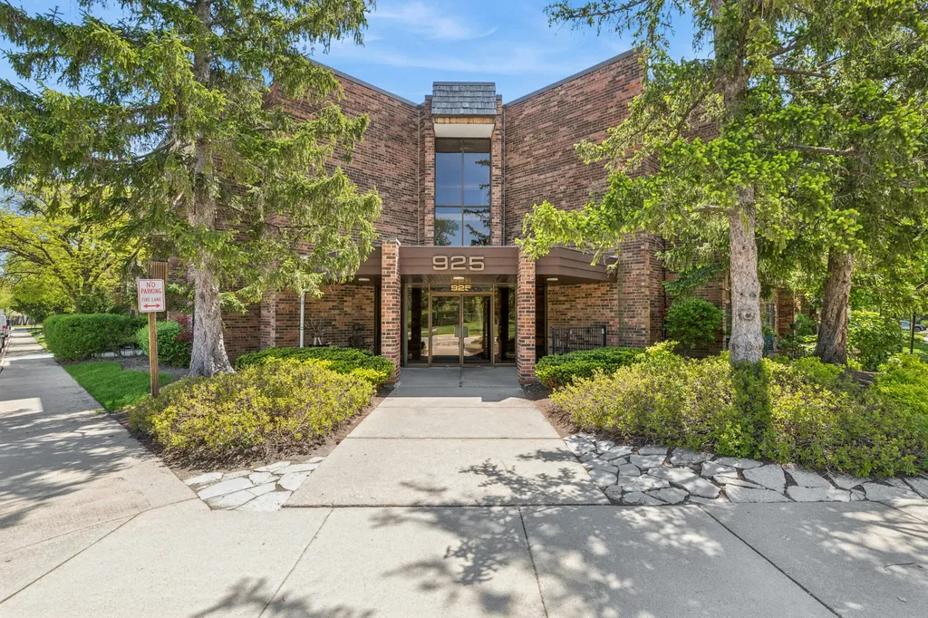 925 Spring Hill Drive Northbrook IL 60062
