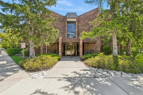 925 Spring Hill Drive Northbrook IL 60062
