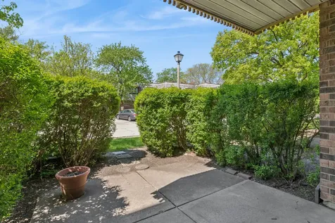 925 Spring Hill Drive Northbrook IL 60062