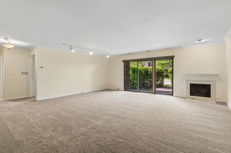 925 Spring Hill Drive Northbrook IL 60062