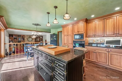 5N411 Harvest Lane St. Charles IL 60175