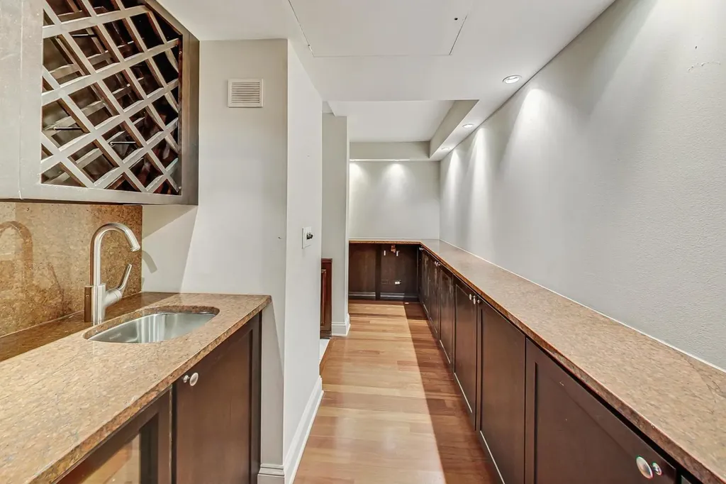 1040 North Lake Shore Drive Chicago IL 60611