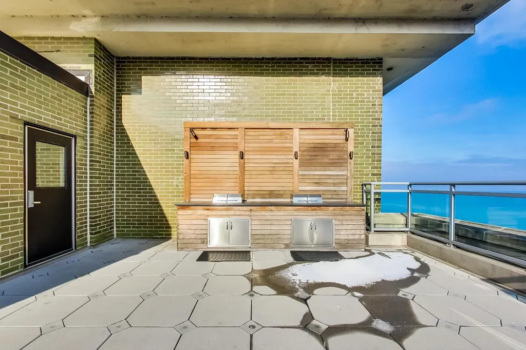 1040 North Lake Shore Drive Chicago IL 60611
