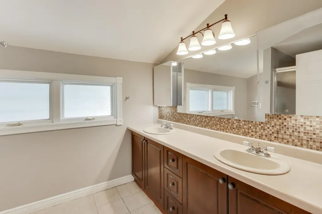 2439 High Street Blue Island IL 60406