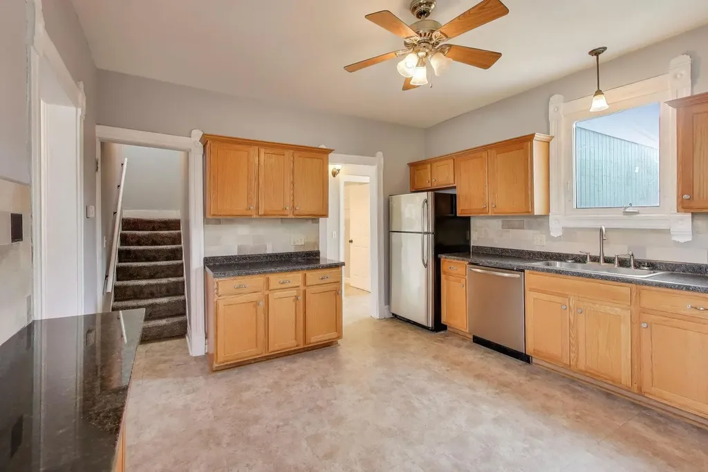 2439 High Street Blue Island IL 60406