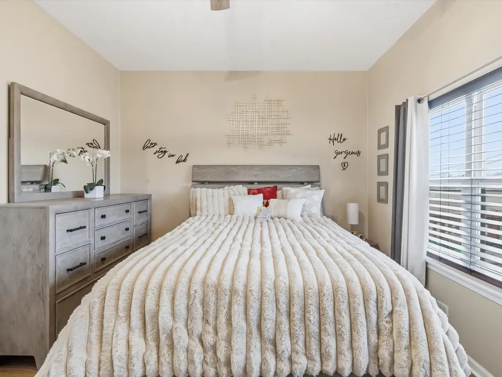 5355 West Galewood Avenue Chicago IL 60639