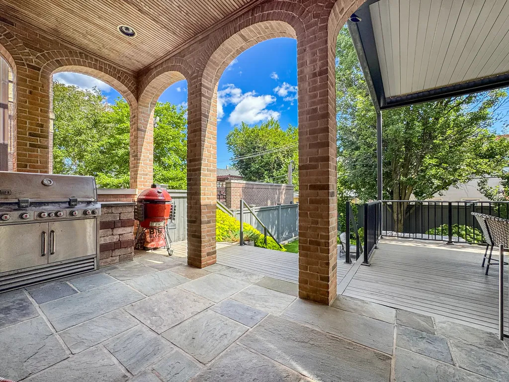 2615 North Paulina Street Chicago IL 60614