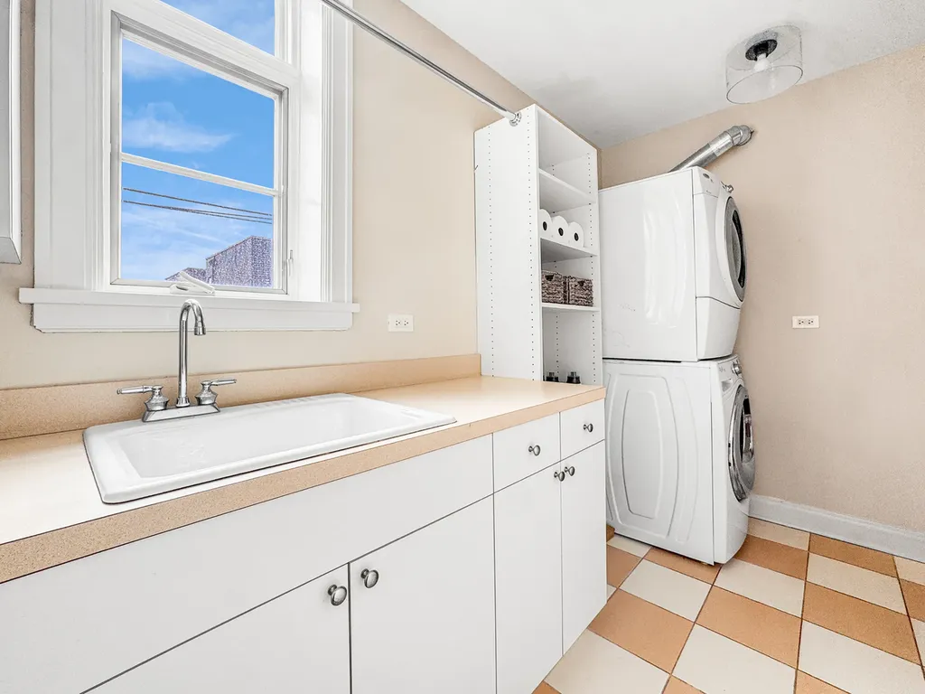 2615 North Paulina Street Chicago IL 60614