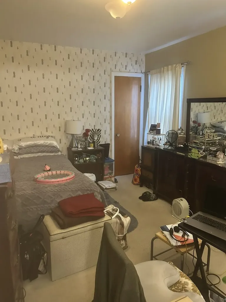 8731 South Clyde Avenue Chicago IL 60617