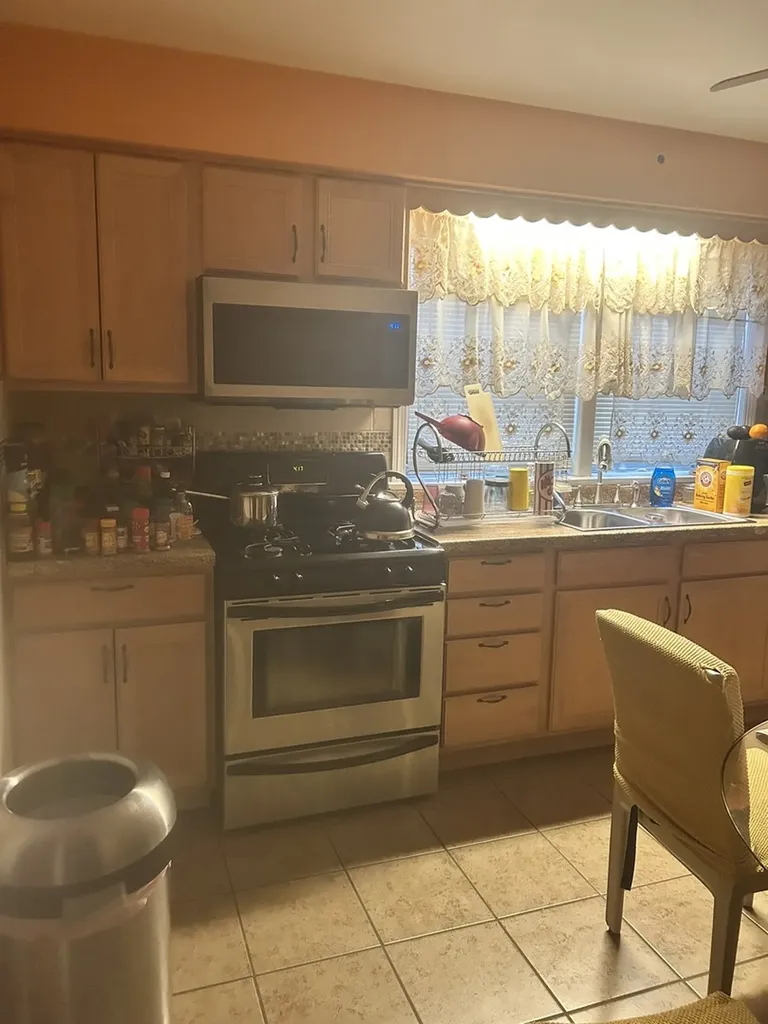 8731 South Clyde Avenue Chicago IL 60617