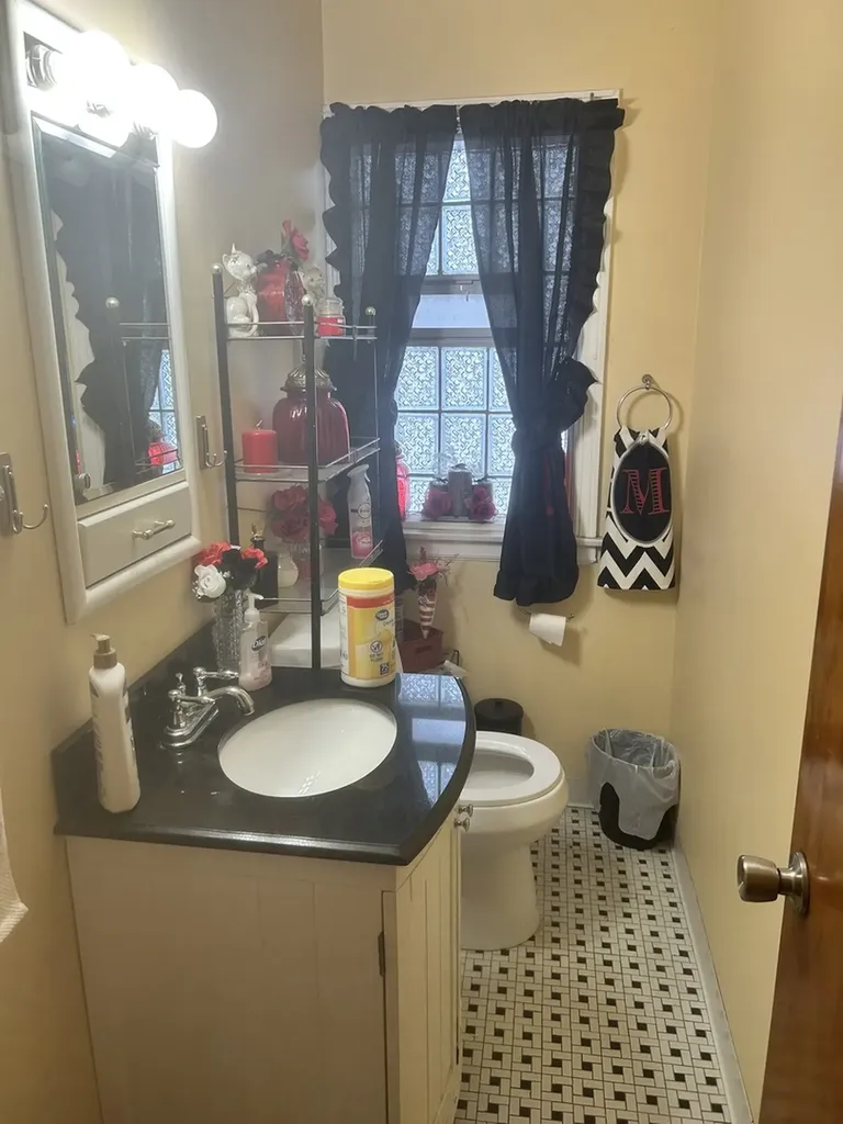 8731 South Clyde Avenue Chicago IL 60617