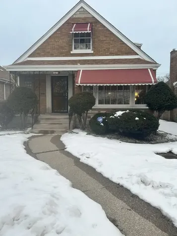 8731 South Clyde Avenue Chicago IL 60617