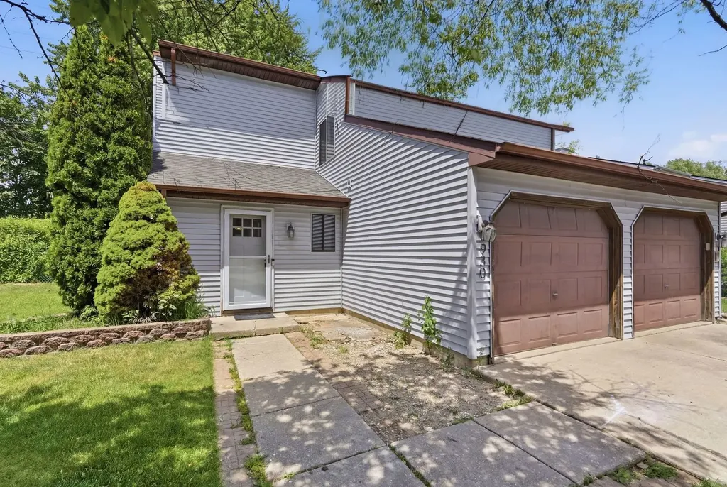 930 Autumn Lane Aurora IL 60505
