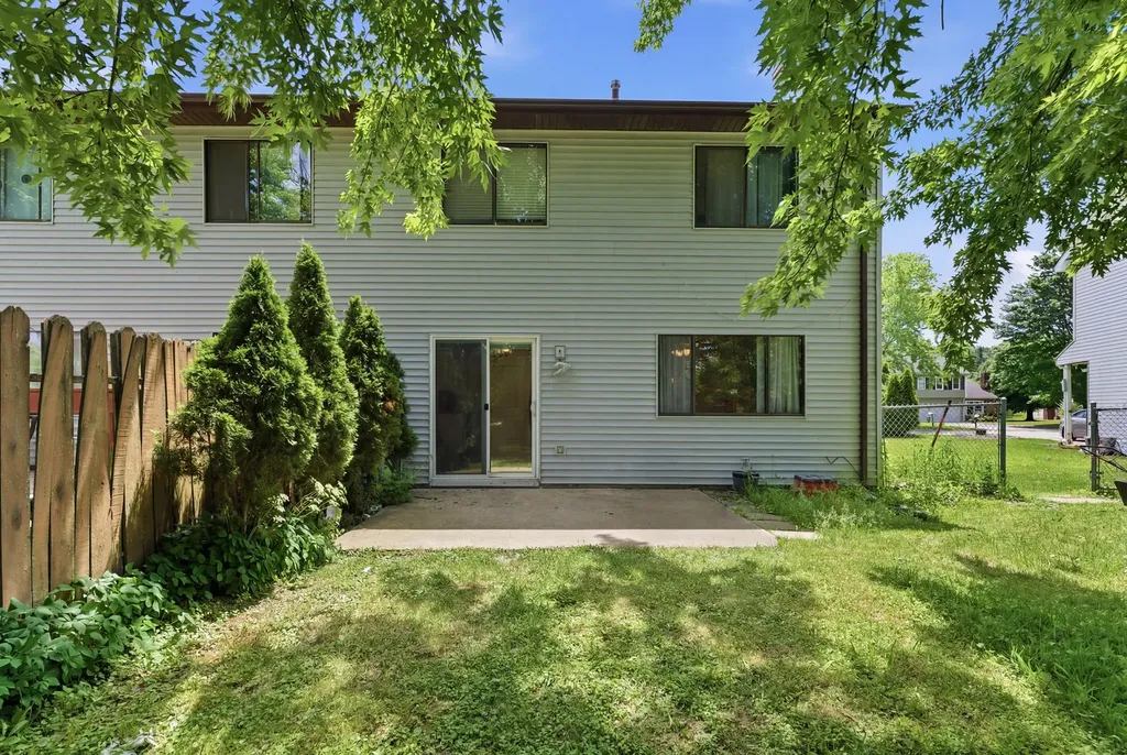 930 Autumn Lane Aurora IL 60505