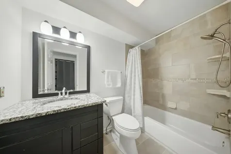 930 Autumn Lane Aurora IL 60505