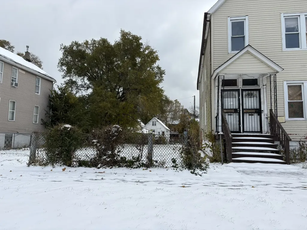 7539 South Dorchester Avenue Chicago IL 60619