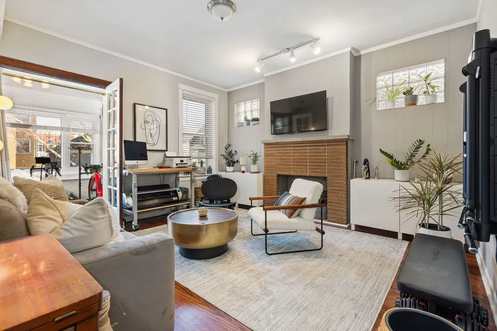 4519 North Troy Street Chicago IL 60625