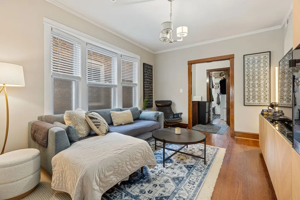 4519 North Troy Street Chicago IL 60625