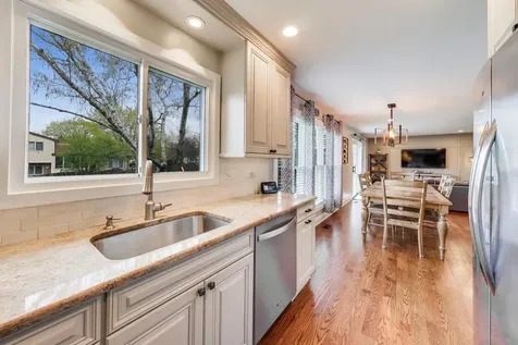 2822 North Brighton Place Arlington Heights IL 60004