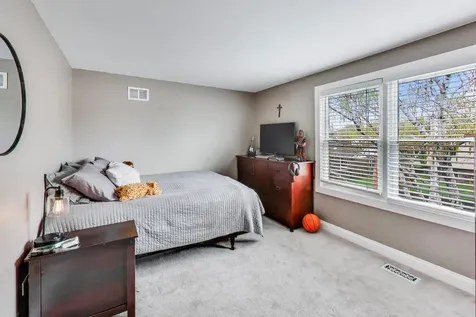 2822 North Brighton Place Arlington Heights IL 60004