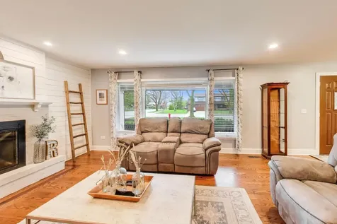 2822 North Brighton Place Arlington Heights IL 60004