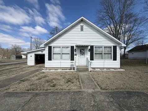 1421 West Maple Street Herrin IL 62948