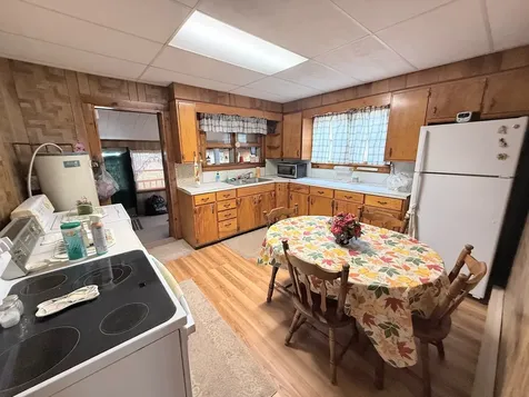 1421 West Maple Street Herrin IL 62948