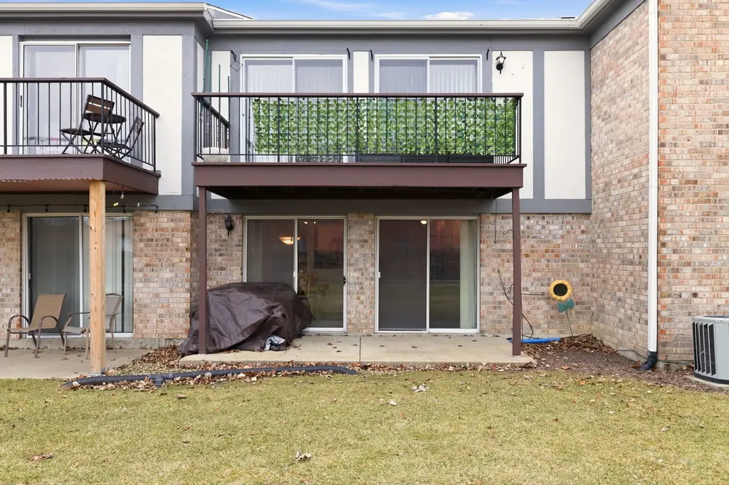 1215 Williamsport Drive Westmont IL 60559