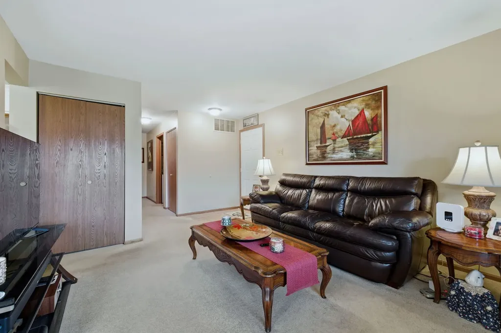 1215 Williamsport Drive Westmont IL 60559