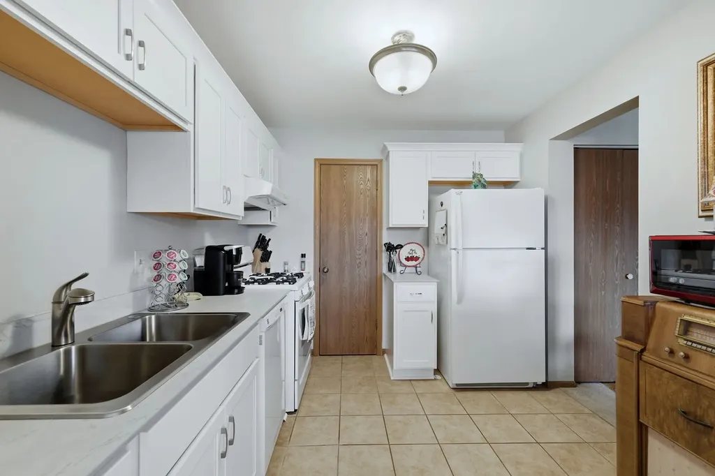 1215 Williamsport Drive Westmont IL 60559