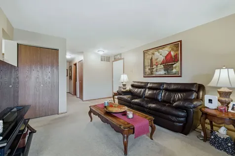 1215 Williamsport Drive Westmont IL 60559
