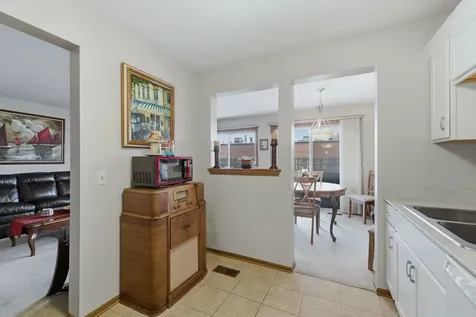1215 Williamsport Drive Westmont IL 60559