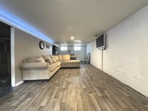 123 South Alma Avenue Kankakee IL 60901